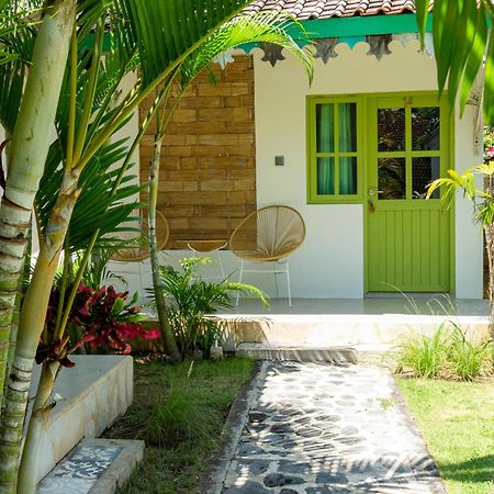 La Roja Bungalows Batununggul المظهر الخارجي الصورة